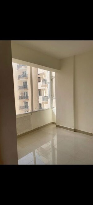 Room in 3.5 BHK Apartment at Supreme Towers, Sector 99 – for Rent
