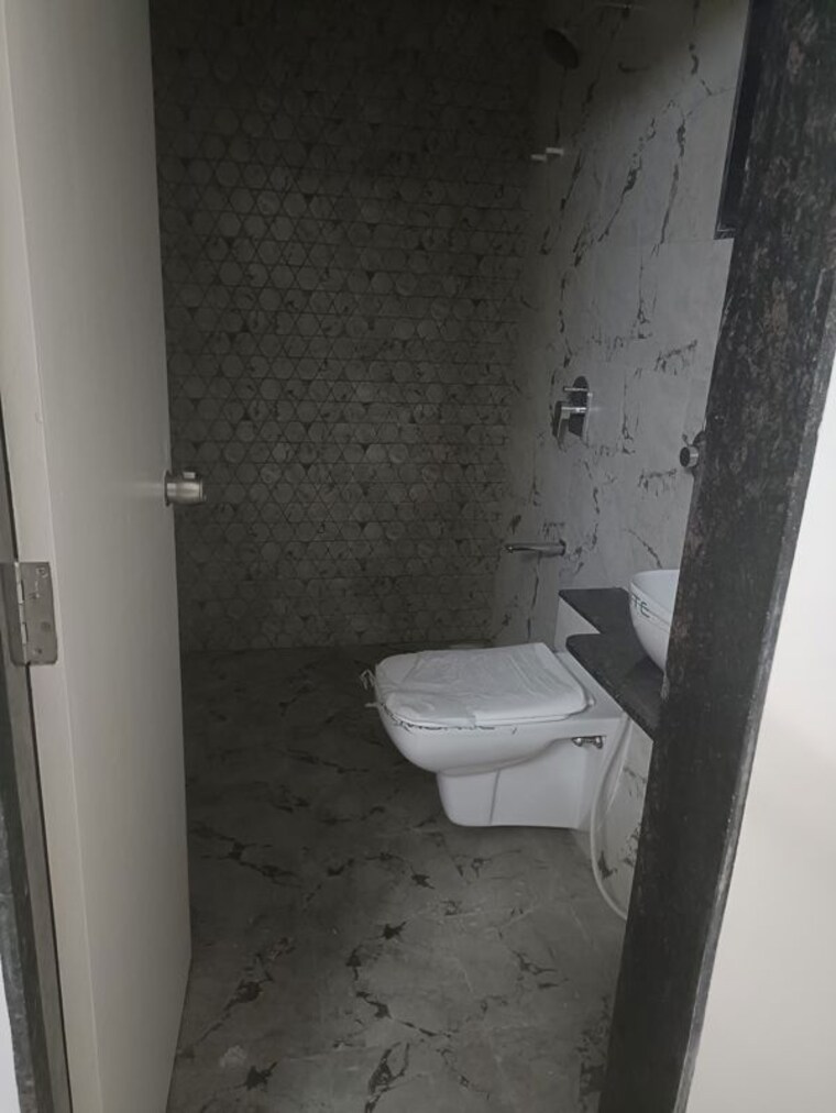 Washroom, swastika-heights 3 Bedroom 1100 Sq.Ft. Apartment In Bhayli Vadodara 10477242