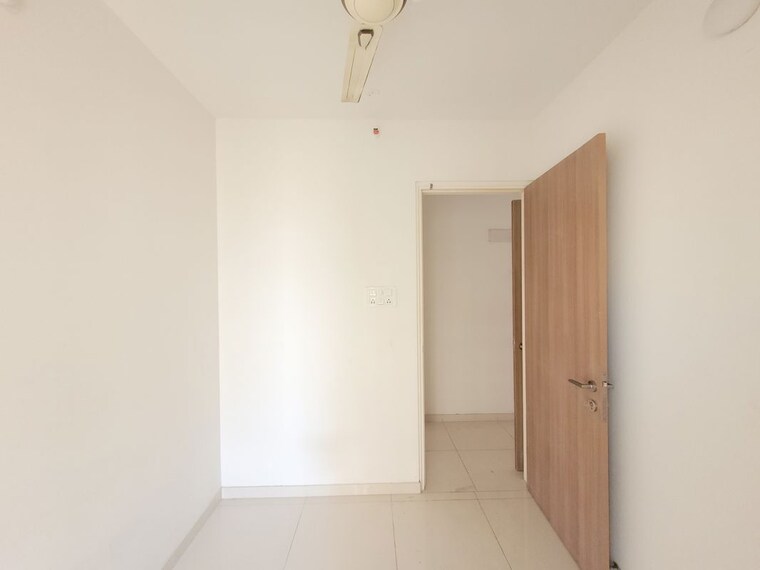 Bathroom, godrej-emerald 1.5 Bedroom 550 Sq.Ft. Apartment In Ghodbunder Road Thane 10477343