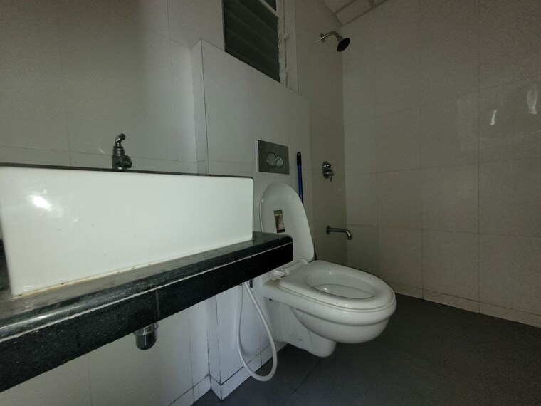 Bathroom, godrej-emerald 1.5 Bedroom 550 Sq.Ft. Apartment In Ghodbunder Road Thane 10477343