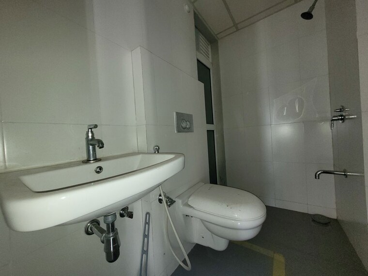 Bathroom, godrej-emerald 1.5 Bedroom 550 Sq.Ft. Apartment In Ghodbunder Road Thane 10477343