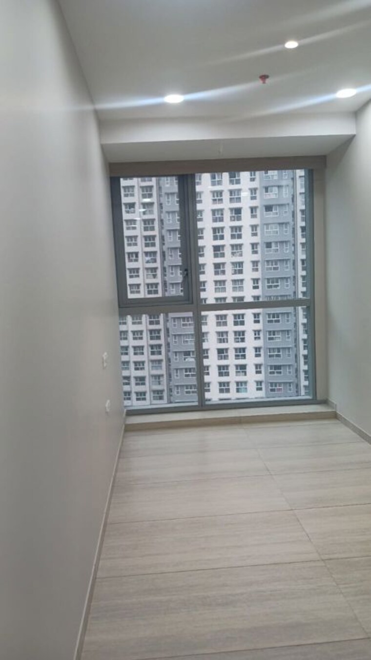 Room, wadhwa-the-gateway Commercial Office Space 450 Sq.Ft. In Mulund West Mumbai 10477363