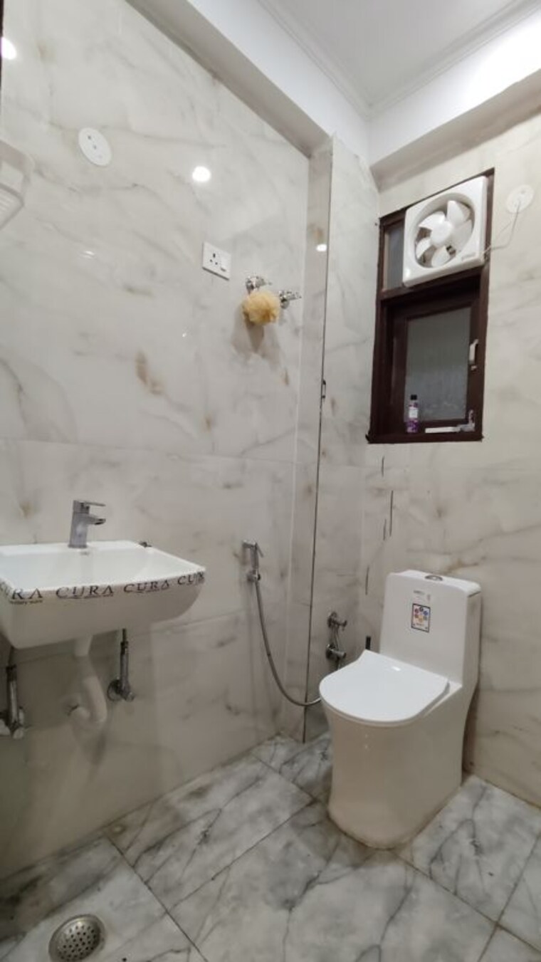 Bathroom, neb sarai 2 Bedroom 850 Sq.Ft. Apartment In Neb Sarai Delhi 10477367