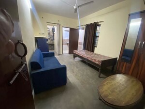 Living Room in 1 BHK Independent House at Sector 34 – for Rent