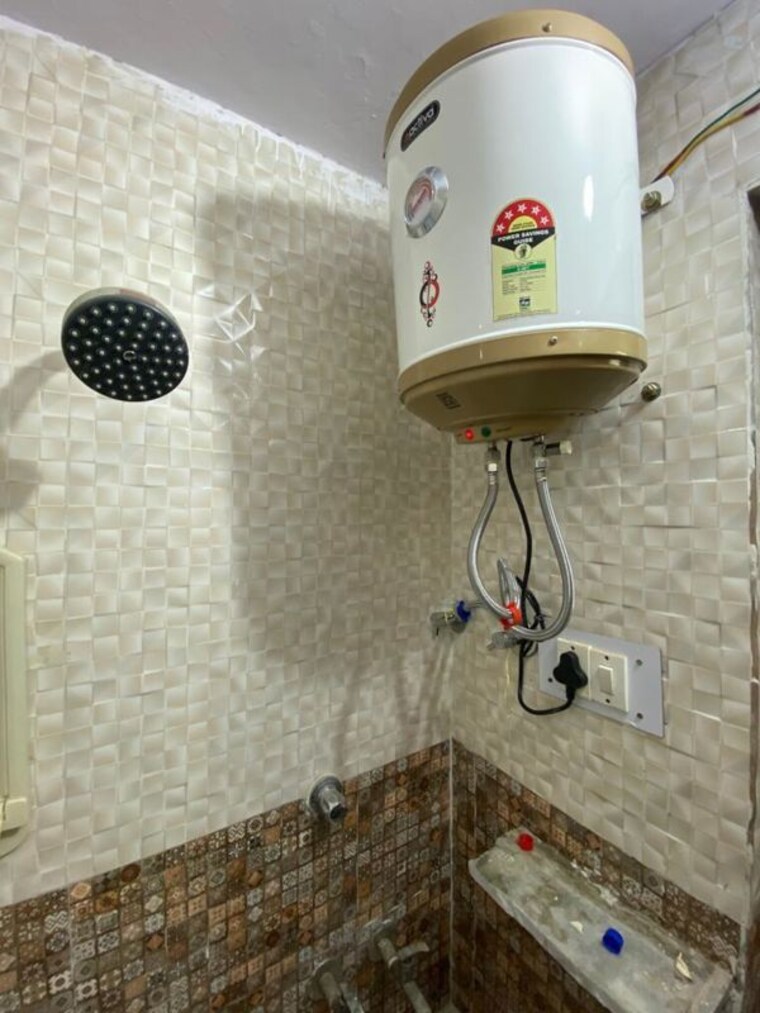 Bathroom, sector 34 1 Bedroom 650 Sq.Ft. Independent House In Sector 34 Noida 10477385