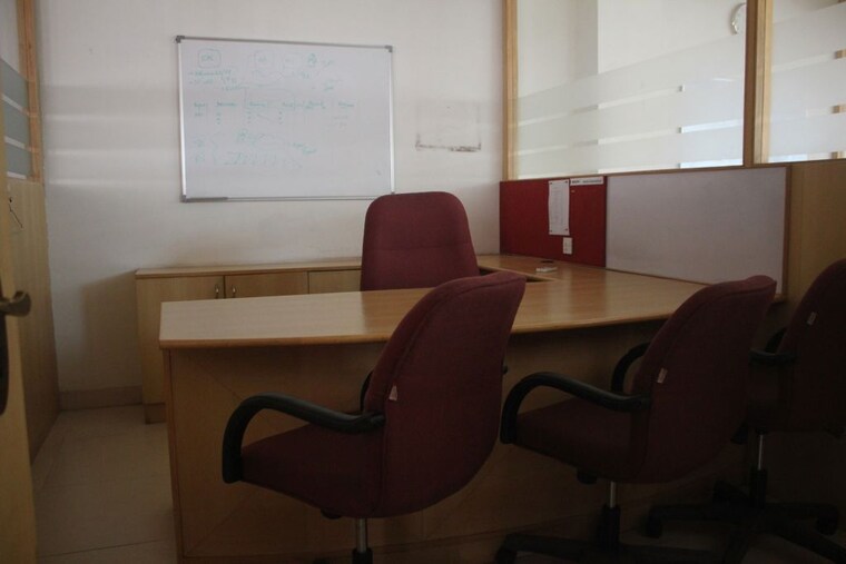 Living Room, sector 11 Commercial Office Space 3000 Sq.Ft. In Sector 11 Noida 10477497
