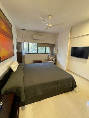 Living Room in 2 BHK Apartment at Manju Mahal Apartment, Pali Hill – for Rent