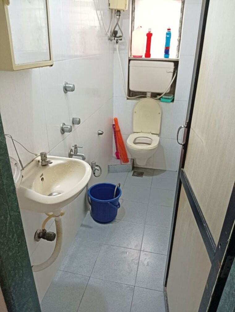 Bathroom, sandesh nagar 1.5 Bedroom 650 Sq.Ft. Apartment In Sandesh Nagar Mumbai 10477528