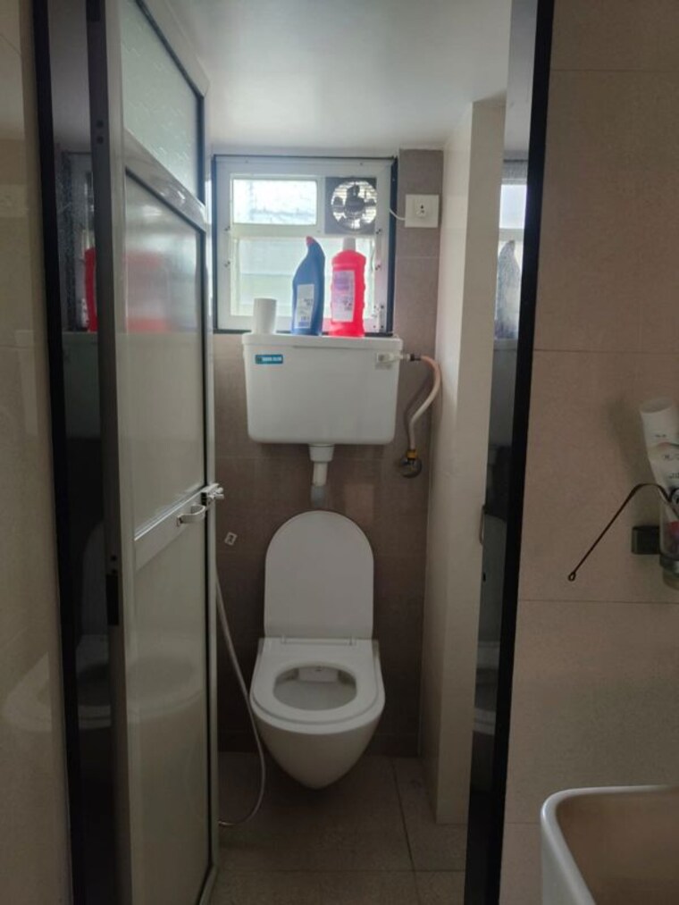 Bathroom, ek-siddhi-chs-kolbad-road 1 Bedroom 550 Sq.Ft. Apartment In Khopat Thane 10477582