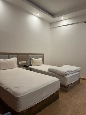  Pg For Rent in Dlf City Phase 3