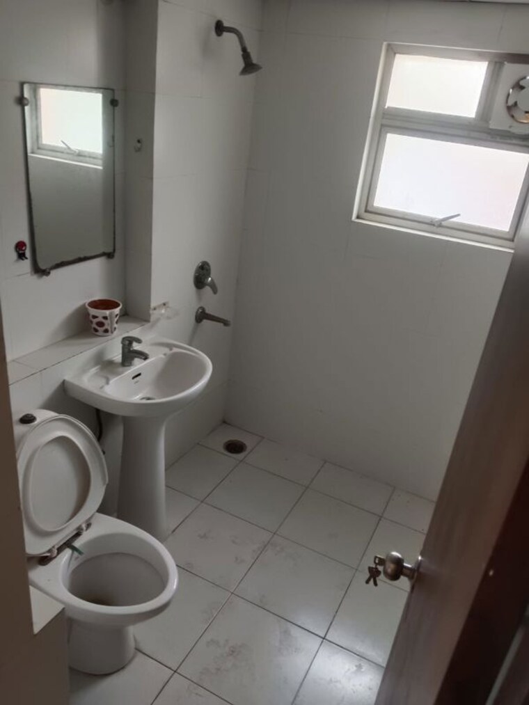 Bathroom, spr-imperial-estate 3 Bedroom 2050 Sq.Ft. Apartment In Sector 82 Faridabad 10477609