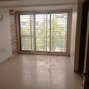 Room in 3 BHK Apartment at Mayfair Bliss, Khar West – for Rent
