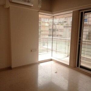 Room in 3 BHK Apartment at Mayfair Bliss, Khar West – for Rent