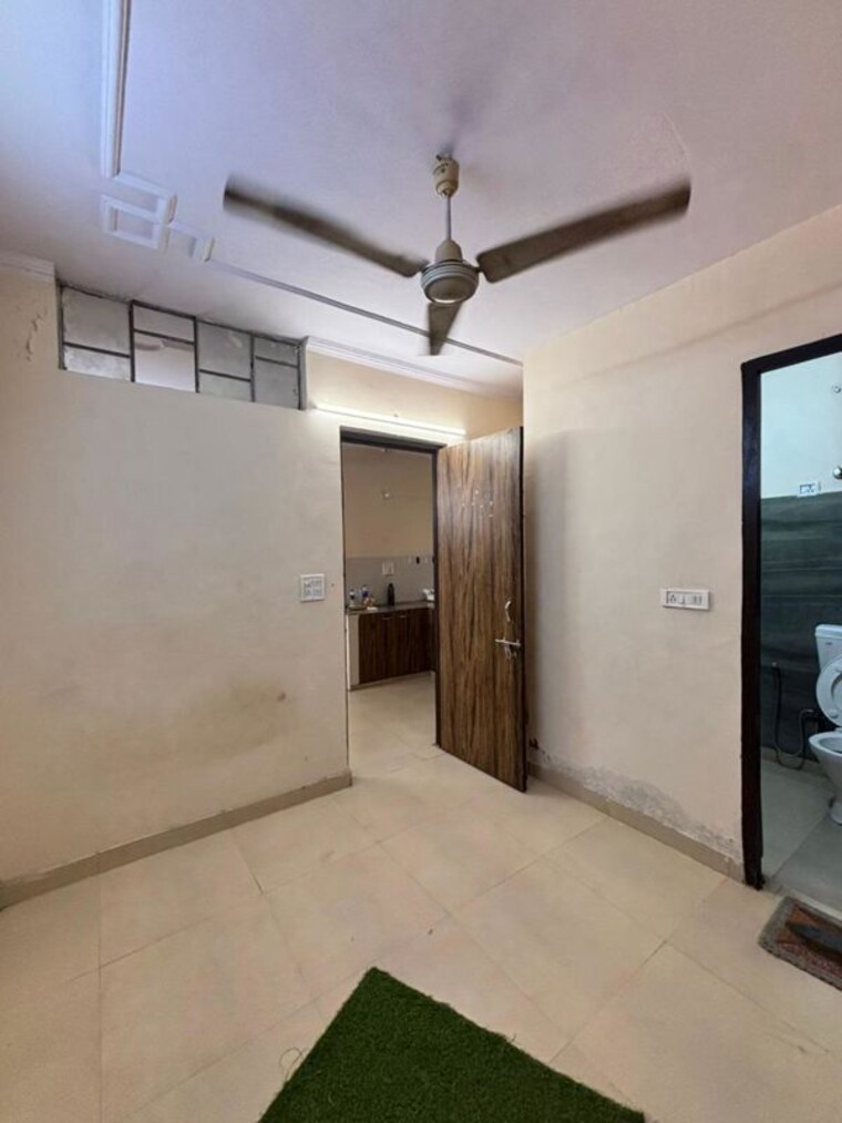 Room, ramesh nagar 1 Bedroom 50 Sq.Yd. Builder Floor In Ramesh Nagar Delhi 10477587