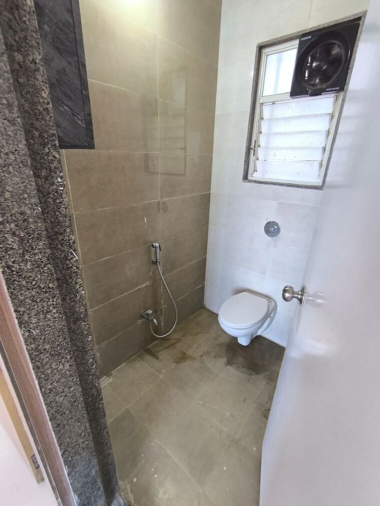 Bathroom, anand-park-koregaon 3 Bedroom 1300 Sq.Ft. Apartment In Koregaon Park Pune 10477658