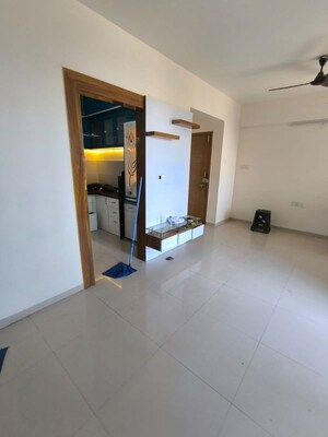Room in 3 BHK Apartment at Anand Park Koregaon, Koregaon Park – for Rent