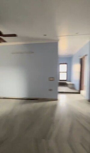 Room in 3 BHK Builder Floor at Sector 9 – for Rent