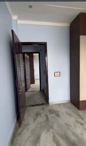 Room in 3 BHK Builder Floor at Sector 9 – for Rent