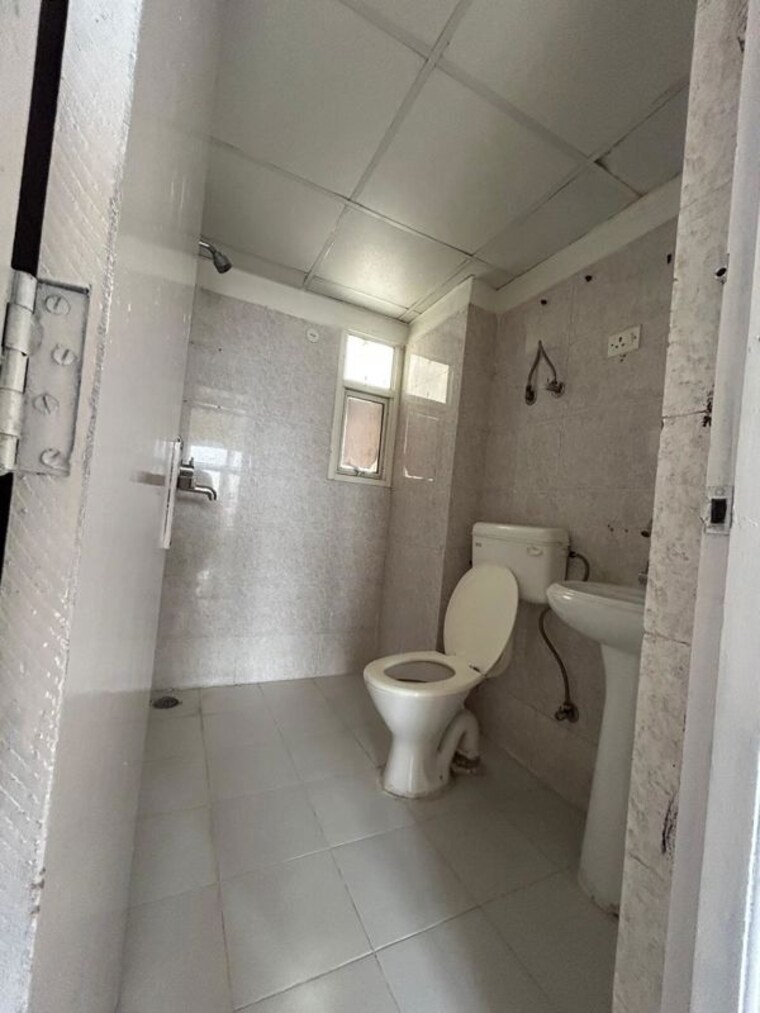 Bathroom, supertech-eco-village-ii 3 Bedroom 1440 Sq.Ft. Apartment In Sector 16b Greater Noida Greater Noida 10477703