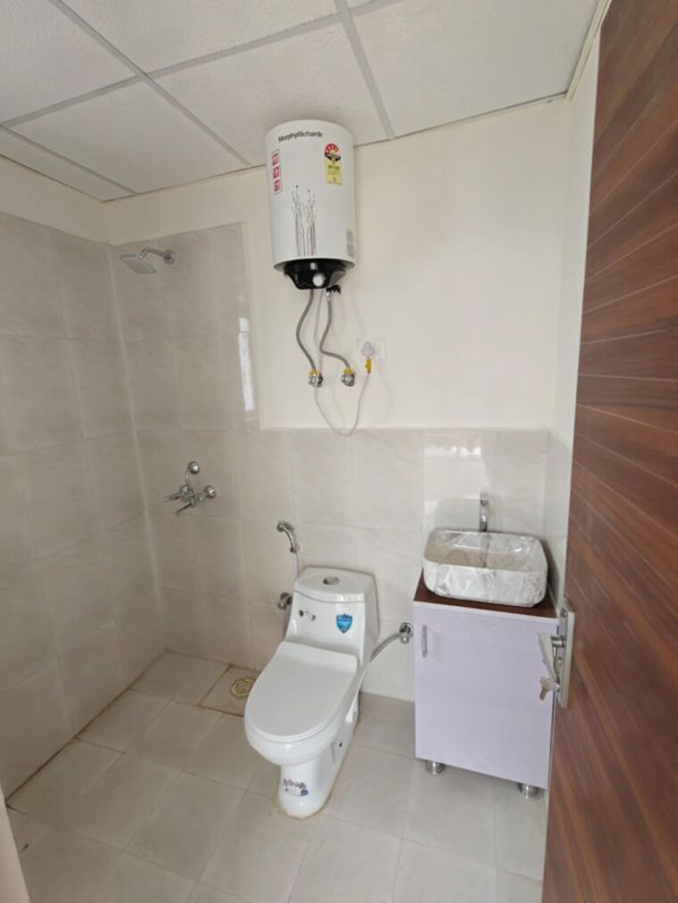 Bathroom, pyramid-midtown 2 Bedroom 1000 Sq.Ft. Apartment In Sector 59 Gurgaon 10477732