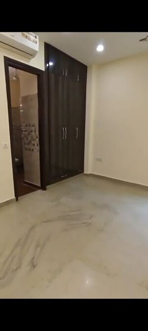 Room in 3 BHK Independent House at RWA Apartments Sector 39, Sector 39 – for Rent