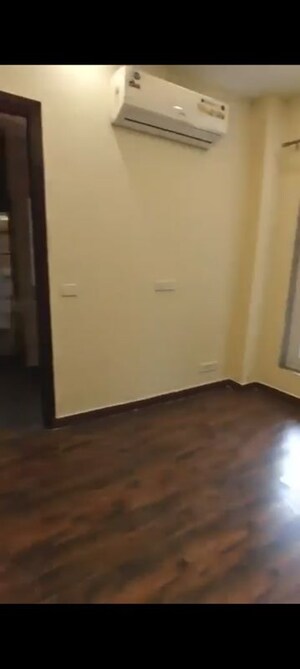 Room in 3 BHK Independent House at RWA Apartments Sector 39, Sector 39 – for Rent