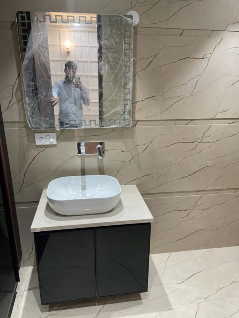 Bathroom, sector 57 3 Bedroom 1500 Sq.Ft. Builder Floor In Sector 57 Gurgaon 10477784