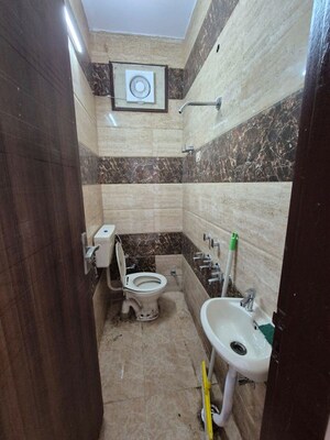 Bathroom in 1 BHK Builder Floor at Ramesh Nagar – for Rent