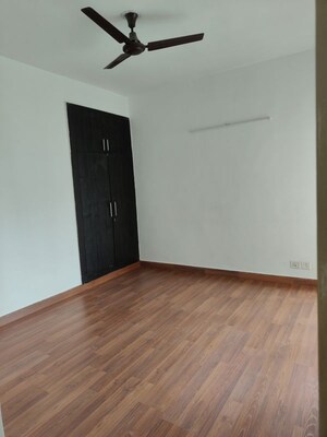 Room in 2 BHK Apartment at Paras Tierea Premium Floor, Sector 137 – for Sale
