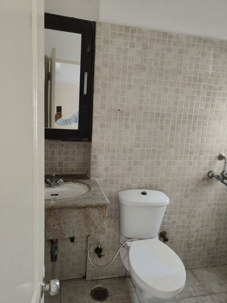 Bathroom, paras-tierea-premium-floor 2 Bedroom 925 Sq.Ft. Apartment In Sector 137 Noida 10477814