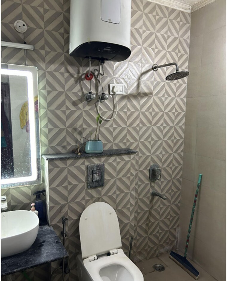 Bathroom, sector 41 6 Bedroom 130 Sq.Mt. Independent House In Sector 41 Noida 10477874