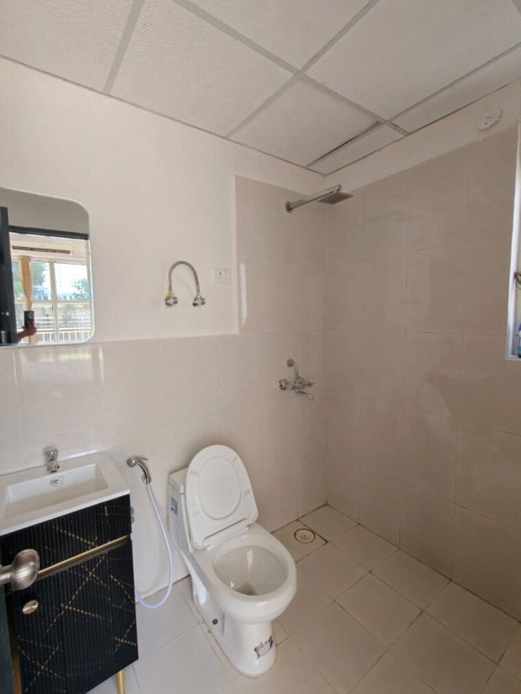 Bathroom, pyramid-midtown 2 Bedroom 1000 Sq.Ft. Apartment In Sector 59 Gurgaon 10477865