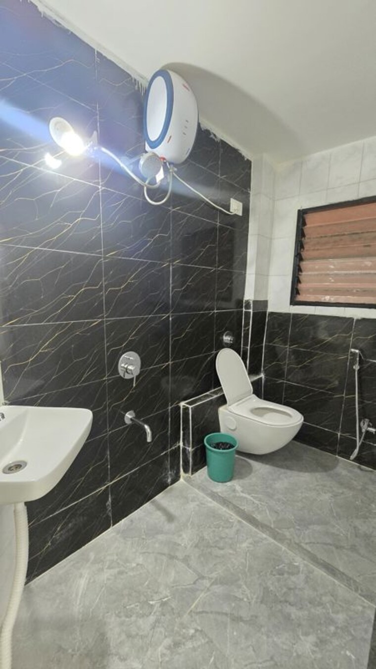Bathroom, ews-building-kalyani-nagar 2 Bedroom 850 Sq.Ft. Apartment In Kalyani Nagar Pune 10477953
