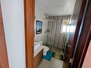Bathroom in 3.5 BHK Builder Floor at Central Park Flower Valley Aqua Front Towers, Sohna Sector 33 – for Rent