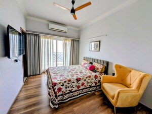Bedroom in 3.5 BHK Builder Floor at Central Park Flower Valley Aqua Front Towers, Sohna Sector 33 – for Rent