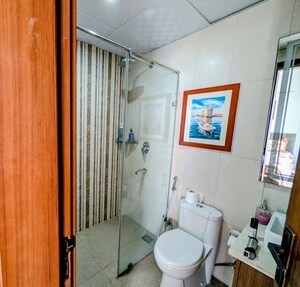 Bathroom in 3.5 BHK Builder Floor at Central Park Flower Valley Aqua Front Towers, Sohna Sector 33 – for Rent
