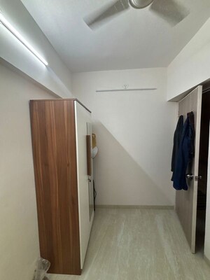 Room in 1.5 BHK Apartment at Chandiwala Pearl Heaven, Andheri East – for Rent