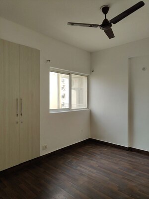 Room in 2.5 BHK Apartment at Paras Tierea Premium Floor, Sector 137 – for Rent