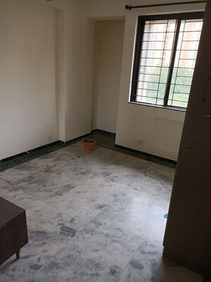 Room in 2 BHK Apartment at Hiranandani Estate Capri, Ghodbunder Road – for Rent