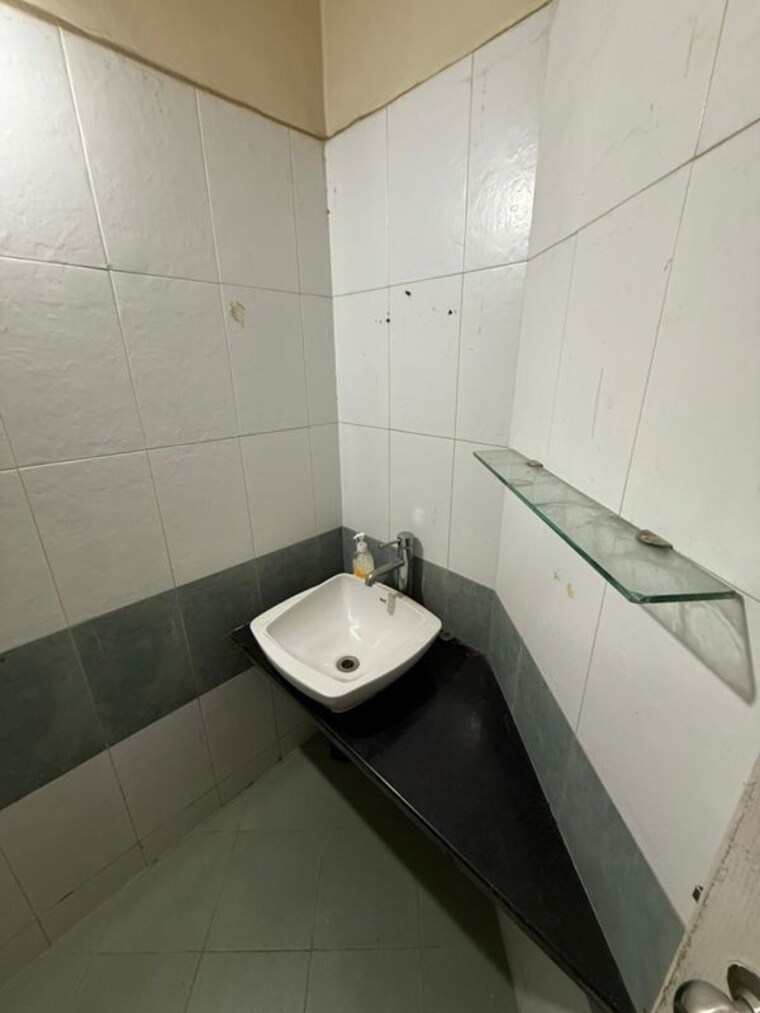 Bathroom, golden-nest-kalyani-nagar 2 Bedroom 852 Sq.Ft. Apartment In Kalyani Nagar Pune 10478062