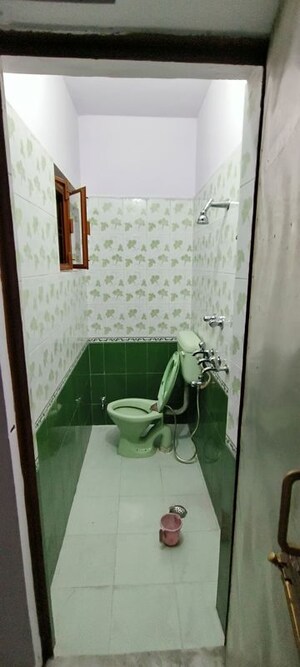 Bathroom in 2.5 BHK Independent House at Gomti Nagar – for Rent