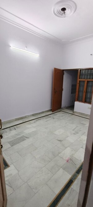 Room in 2.5 BHK Independent House at Gomti Nagar – for Rent