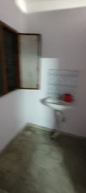Room in 2.5 BHK Independent House at Gomti Nagar – for Rent