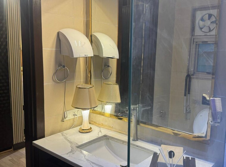 Bathroom, sector 39 6+ Bedroom 300 Sq.Mt. Independent House In Sector 39 Noida 10478119