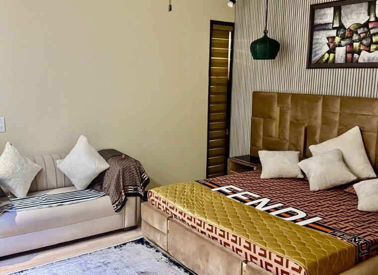 Bedroom, sector 39 6+ Bedroom 300 Sq.Mt. Independent House In Sector 39 Noida 10478119