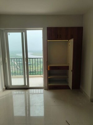 Room in 2 BHK Apartment at Tata Eureka Park, Sector 150 – for Rent