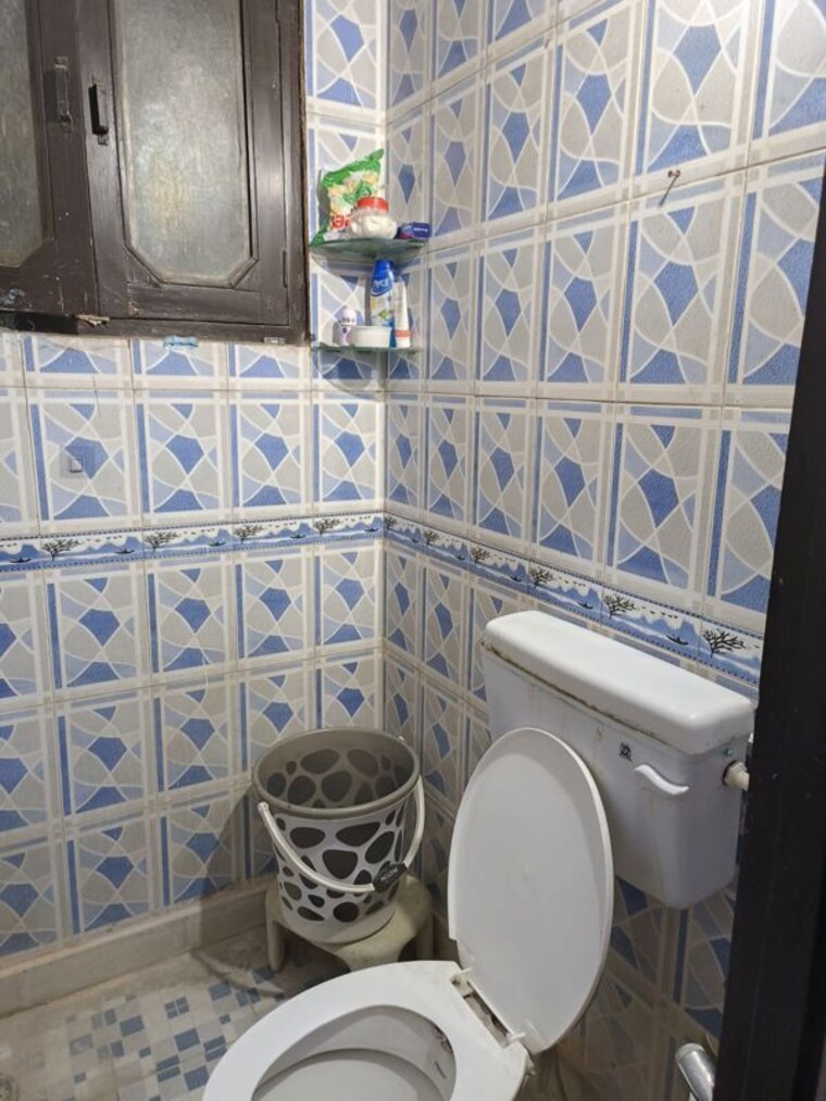 Bathroom, panchsheel vihar 4 Bedroom 2000 Sq.Ft. Builder Floor In Panchsheel Vihar Delhi 10478205