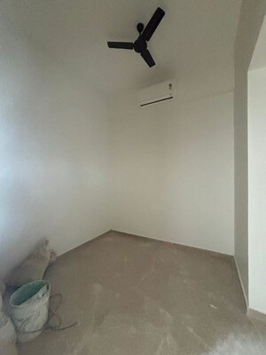 Room in 4 BHK Apartment at Omkar Alta Monte, Malad East – for Rent