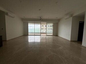 Room in 4 BHK Apartment at Omkar Alta Monte, Malad East – for Rent