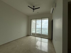 Room in 4 BHK Apartment at Omkar Alta Monte, Malad East – for Rent